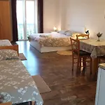 Kolmanic, Sea View, Free Privat Parking Apartamento